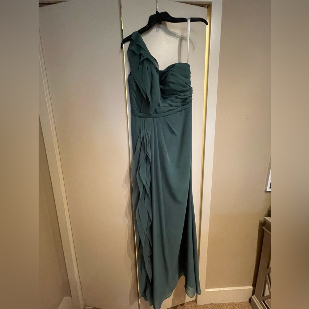 Elegant One-Shoulder Green Dress